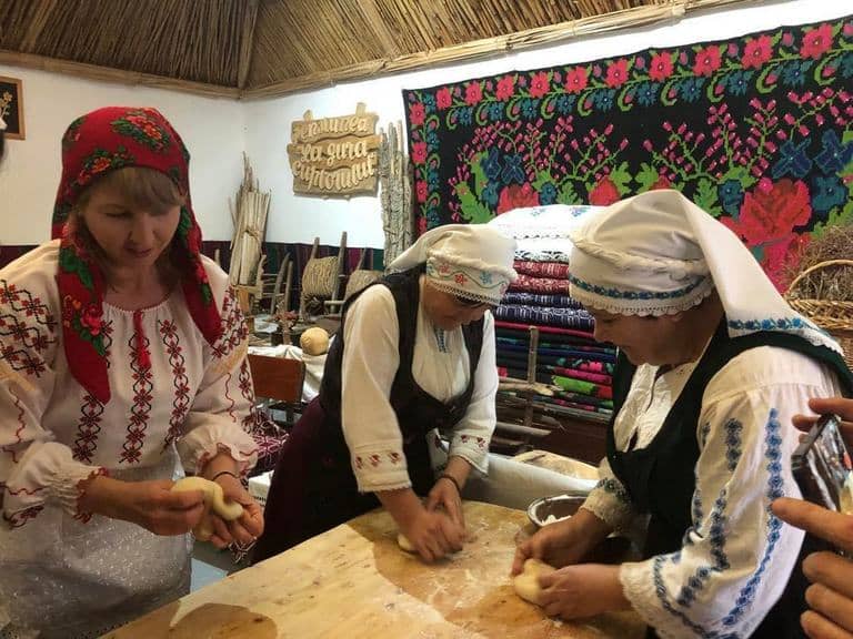 Guest House"La Gura Cuptorului" - Bread Kneading and Baking Masterclass 