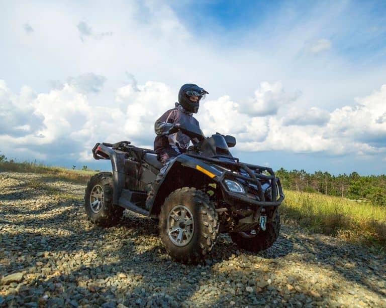 Agropensiunea Potcoava verde plimbări cu ATV-urile