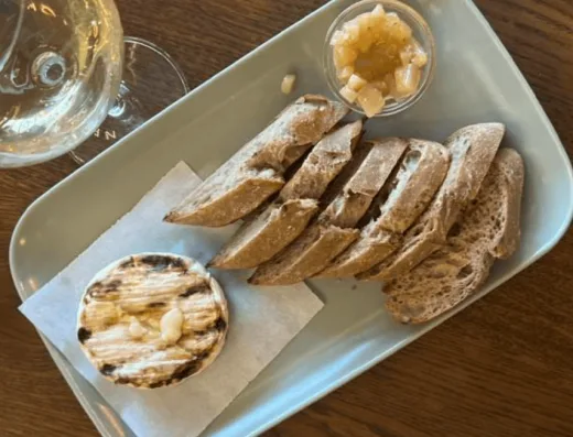 Meniu restaurant Mone - brânză brie coaptă