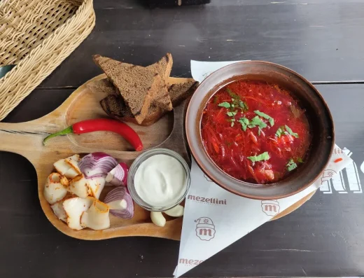 Family Pizza Cahul – Meniu borş roşu